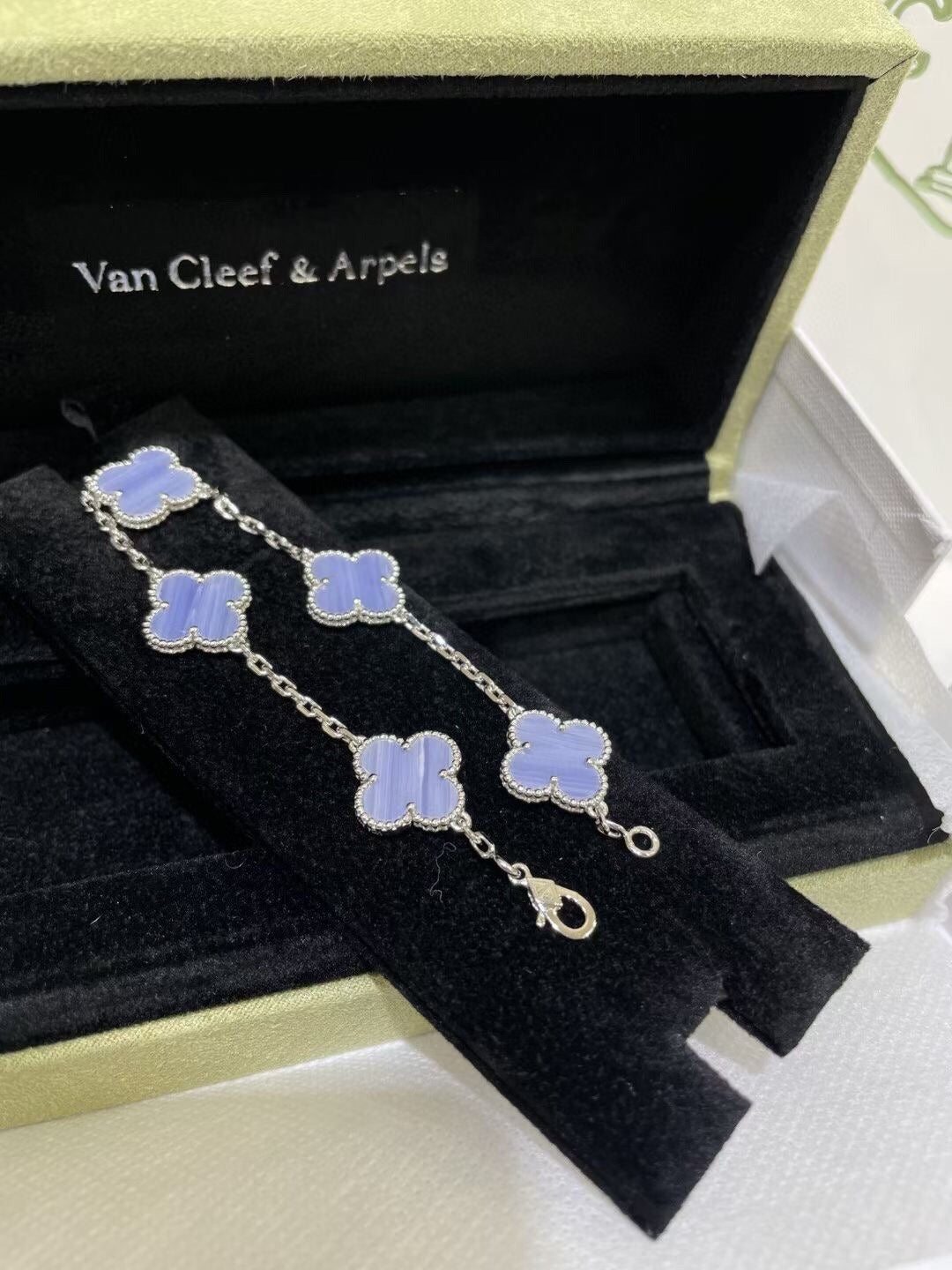 Four-leaf clover, amethyst, five-flower bracelet.