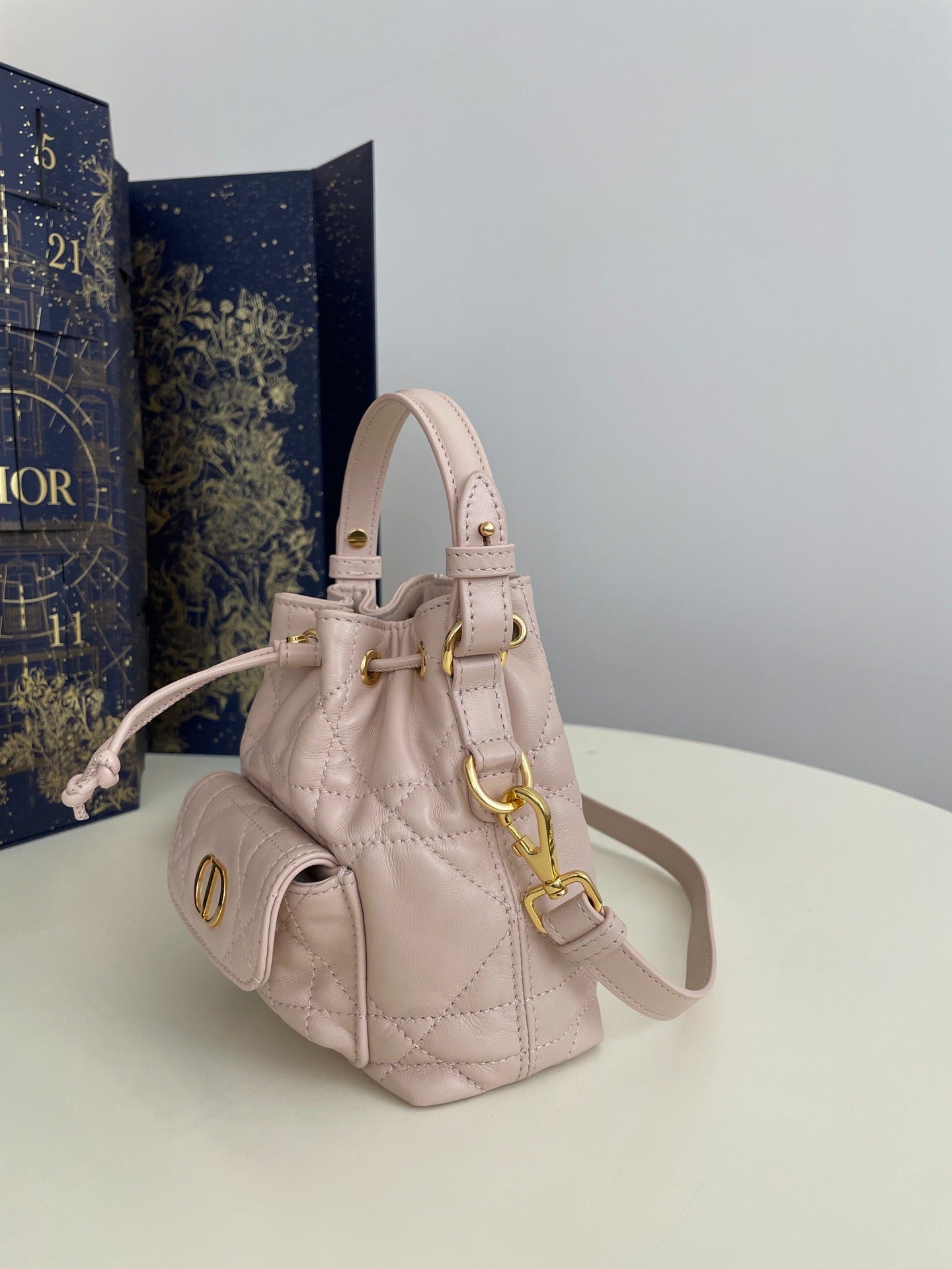 D 25 caro Bucket bag