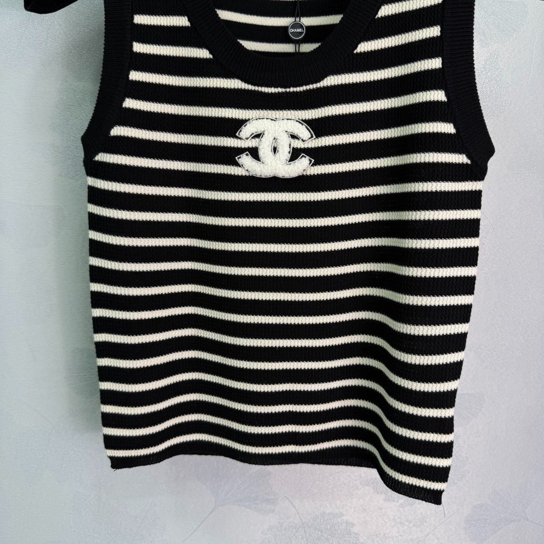 C 25 Striped knit undershirt