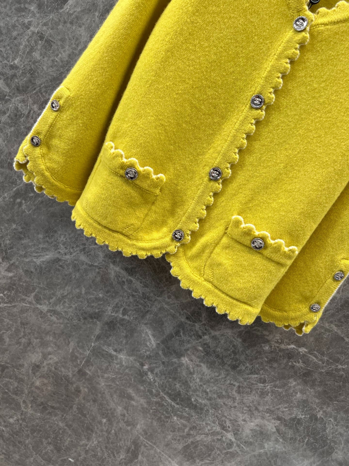C 25 Split Sleeve Wavy Lace Short Knit Cardigan