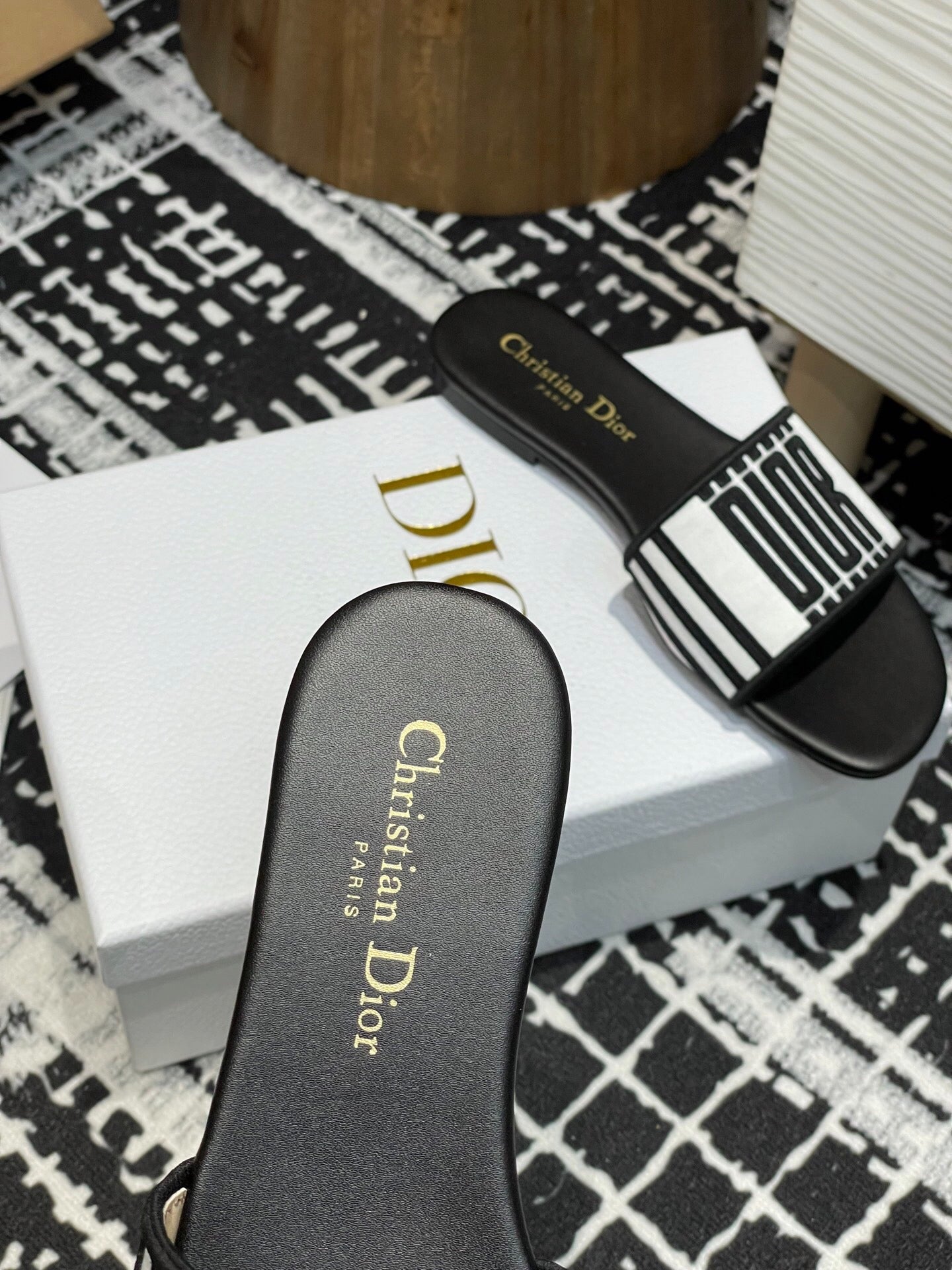 D 25 Spring/Summer New Embroidery Slippers