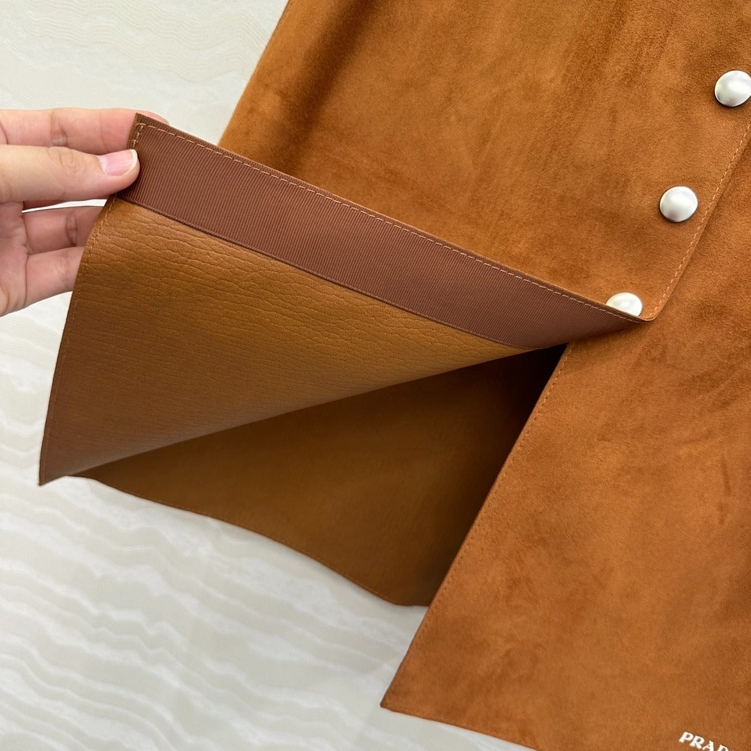 P 25 Fashionable lambskin skirt
