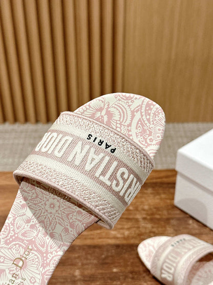 D 25 Spring/Summer New Embroidery Slippers