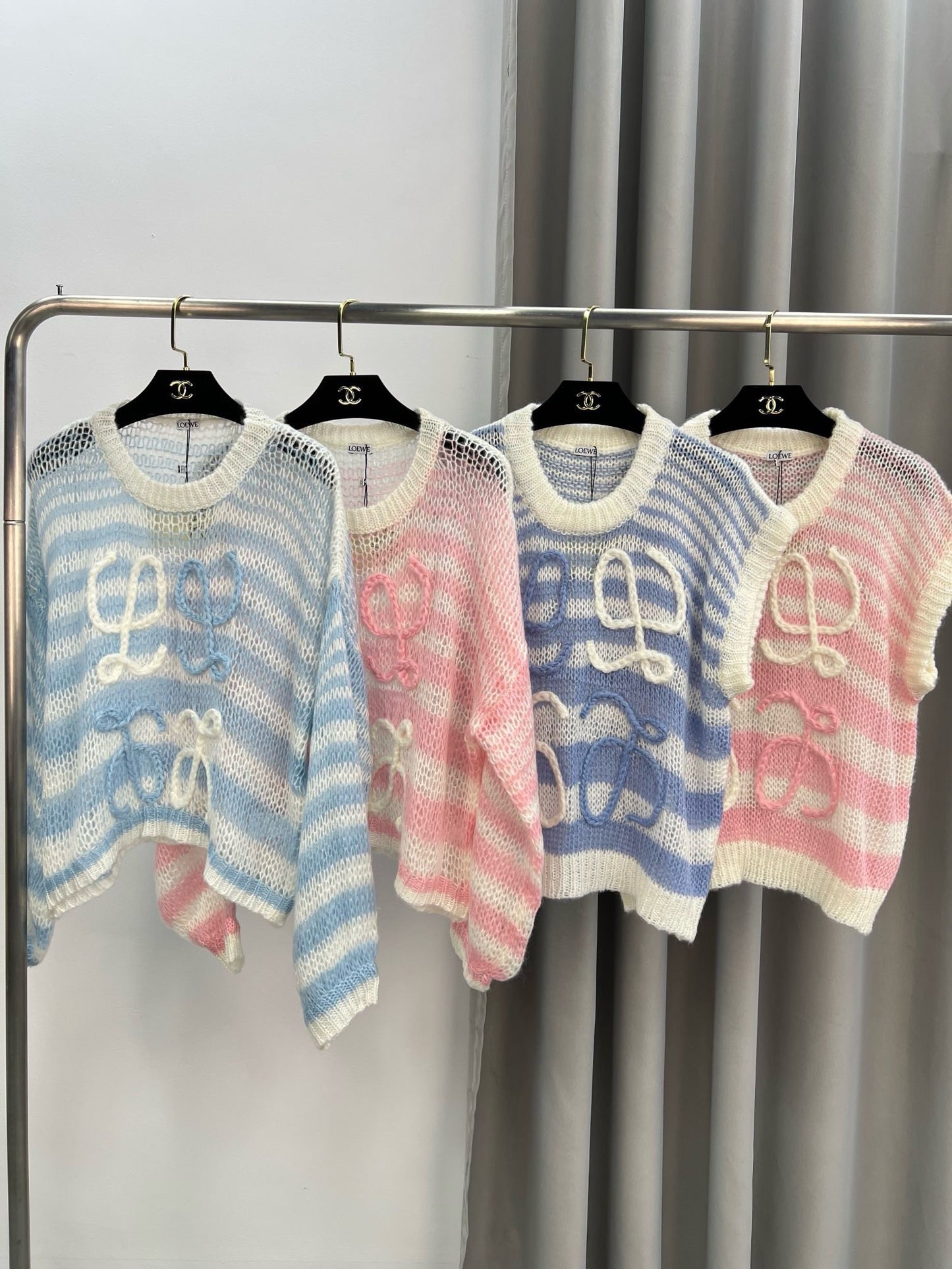 LO 25 Logo jacquard cutout round neck knit tank top