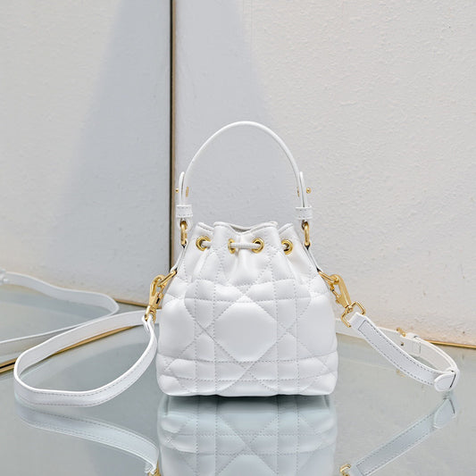 D 25 caro Bucket bag
