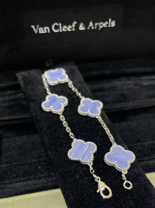 Four-leaf clover, amethyst, five-flower bracelet.
