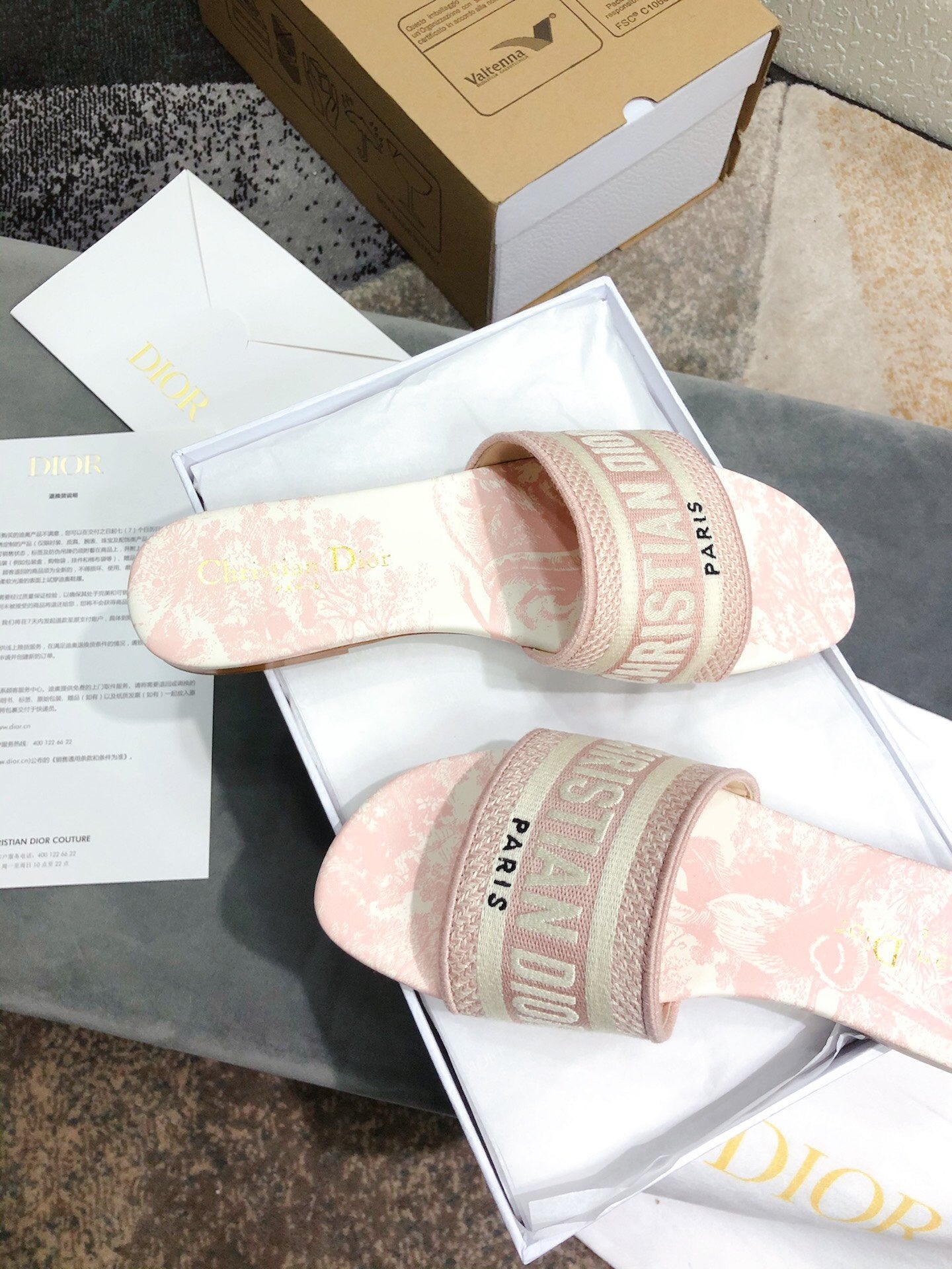 D 25 Spring/Summer New Embroidery Slippers