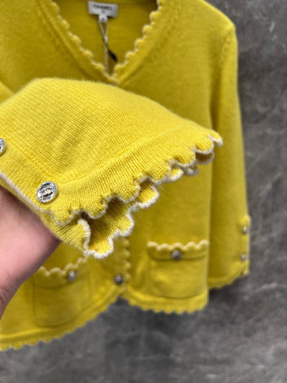 C 25 Split Sleeve Wavy Lace Short Knit Cardigan