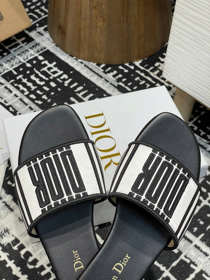 D 25 Spring/Summer New Embroidery Slippers