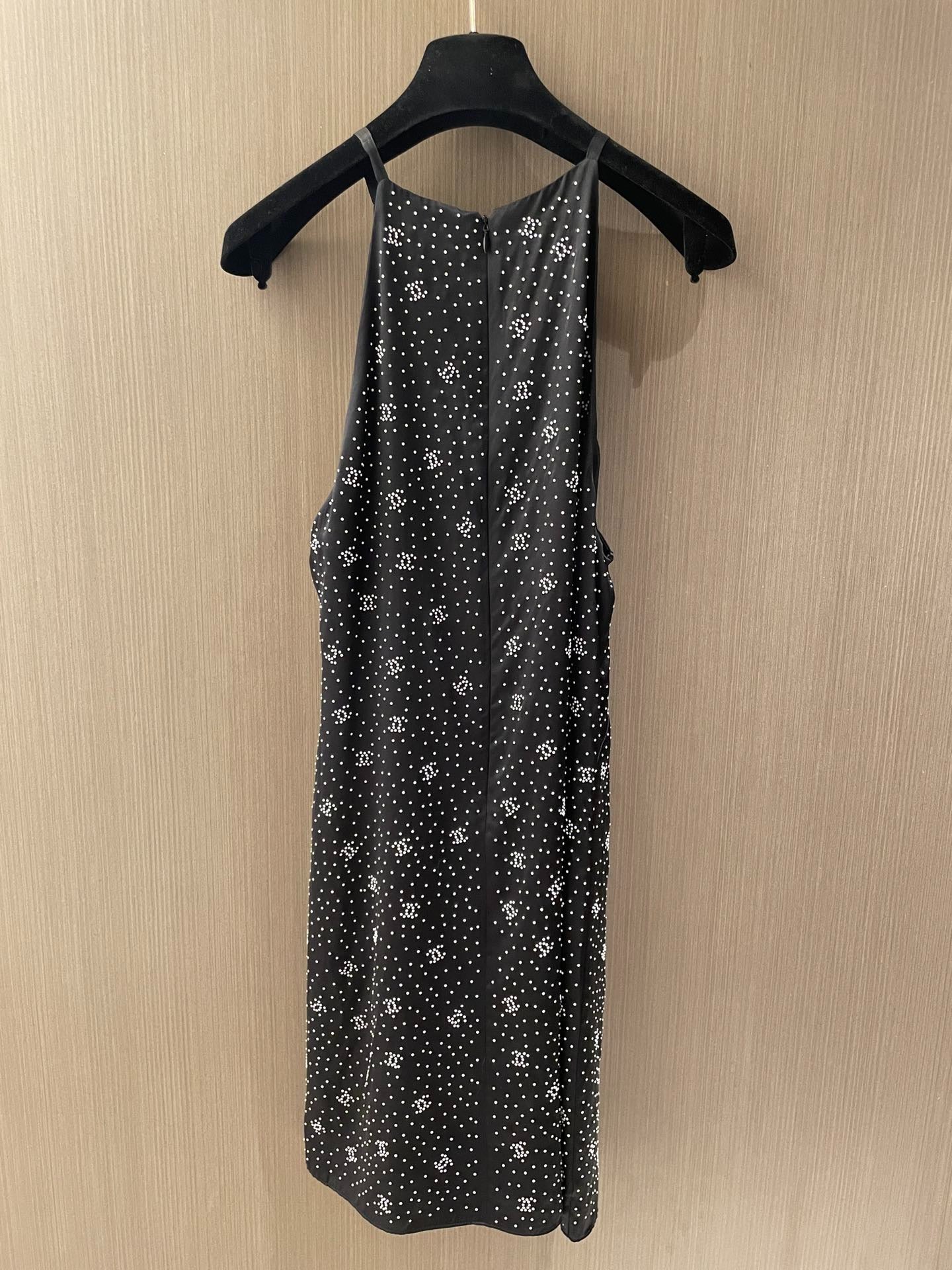 C 24 Heavy-duty pearl silk dress