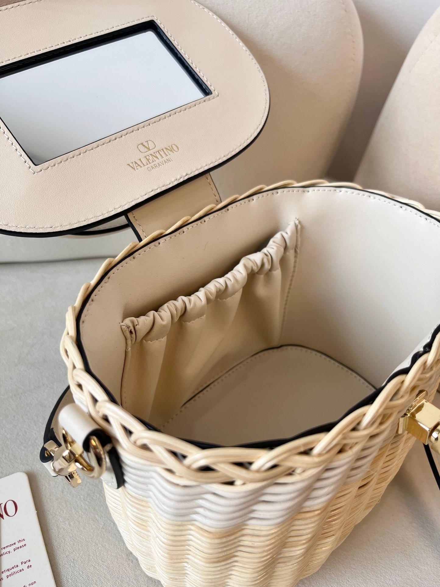 V 25 Wicker cosmetic case bag.
