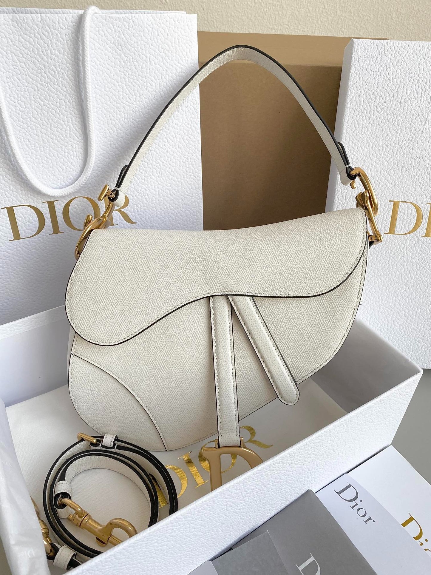 D 25 Palm print white large 𝗦𝗮𝗱𝗱𝗹𝗲 Classic saddle bag (with shoulder strap)