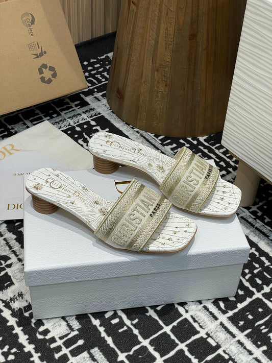 D 25 Spring/Summer New Embroidery Slippers