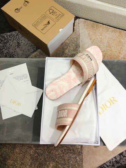 D 25 Spring/Summer New Embroidery Slippers