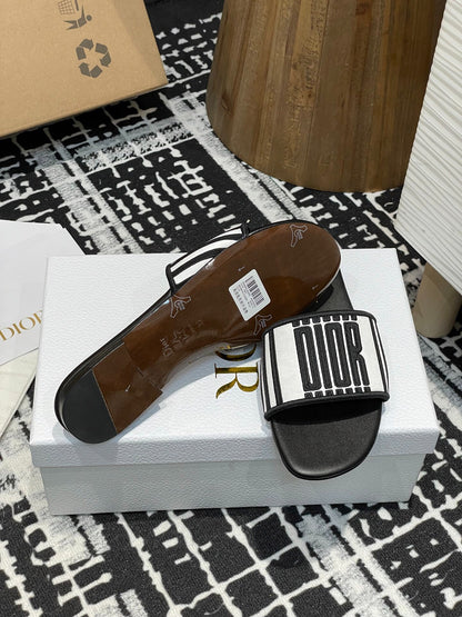 D 25 Spring/Summer New Embroidery Slippers