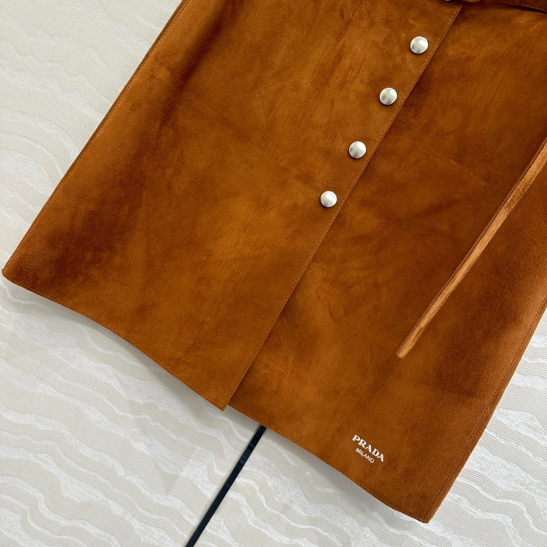 P 25 Fashionable lambskin skirt