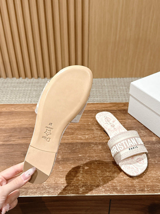 D 25 Spring/Summer New Embroidery Slippers