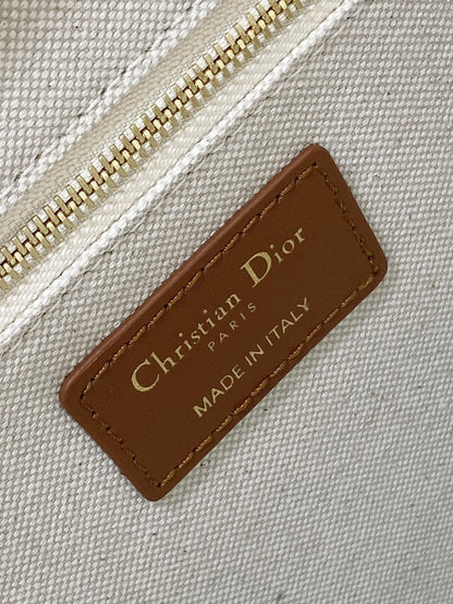 D  Book Tote Bag Beige Oblique Embroidered Raffia and Camel Calfskin