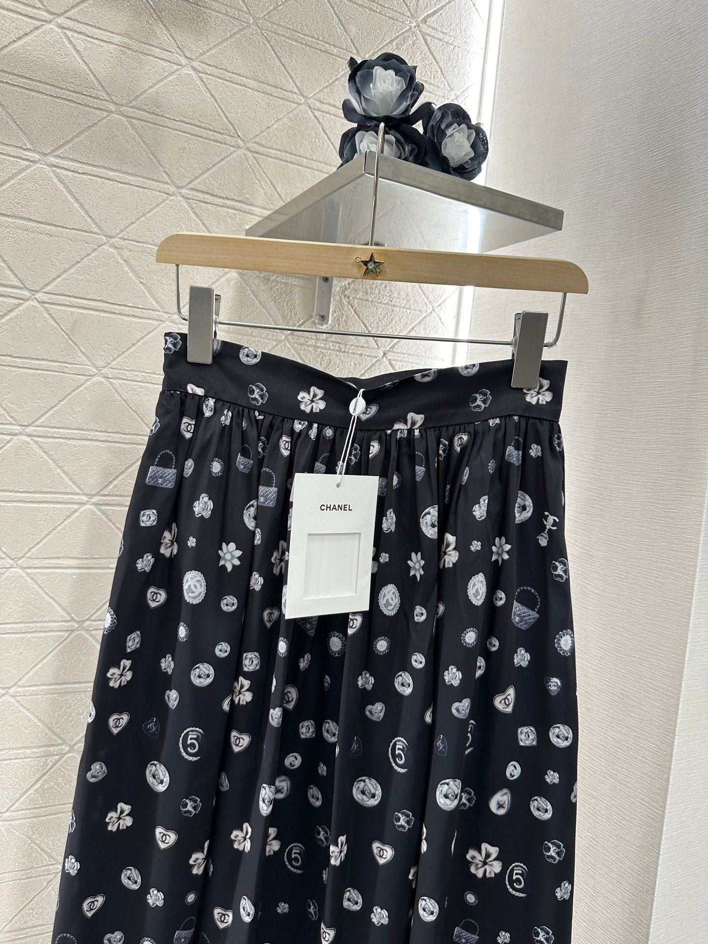 C 2025 new product High waist mid-length skirt
