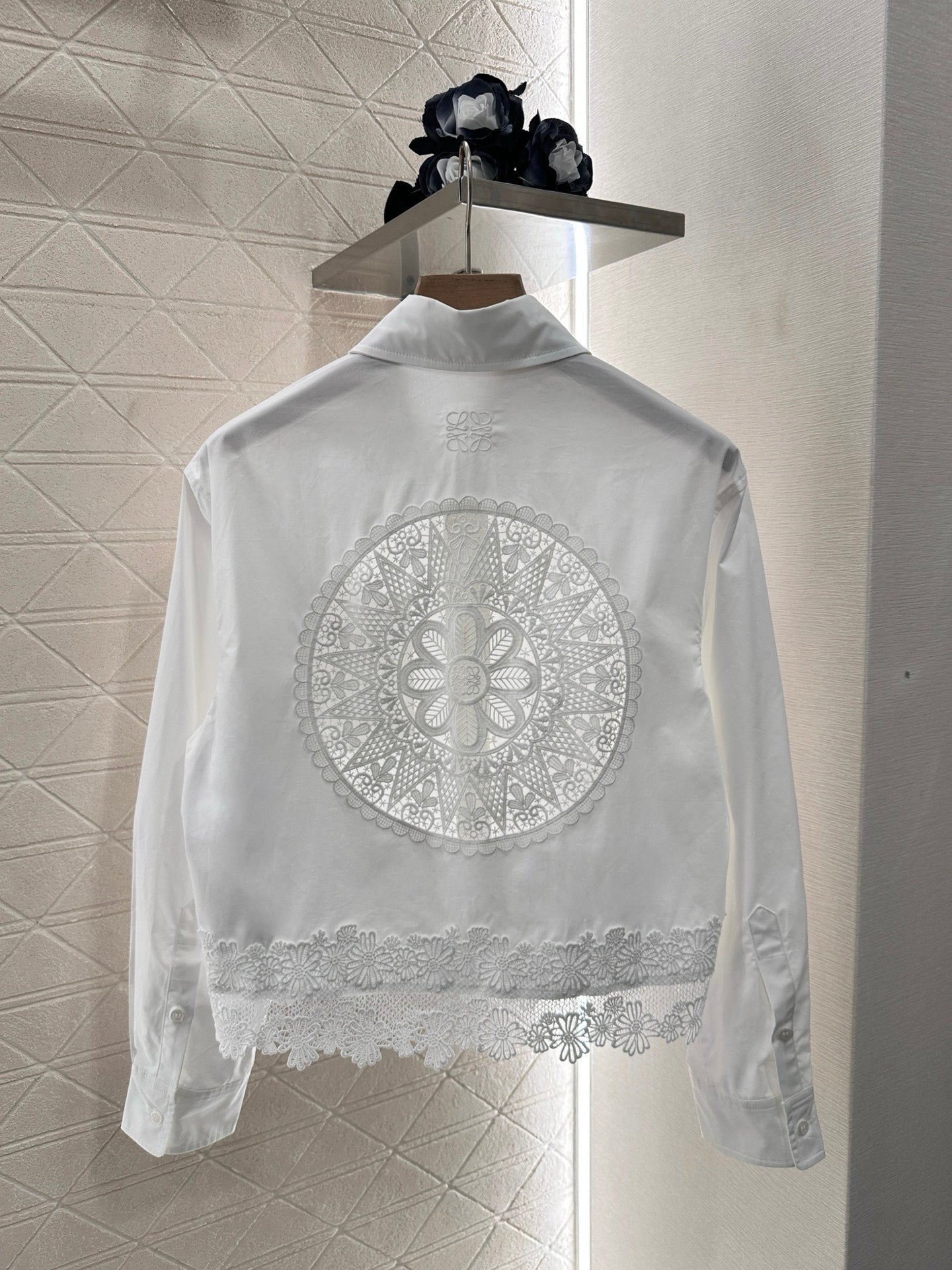 Lo 2025 new product Hollow embroidery shirt