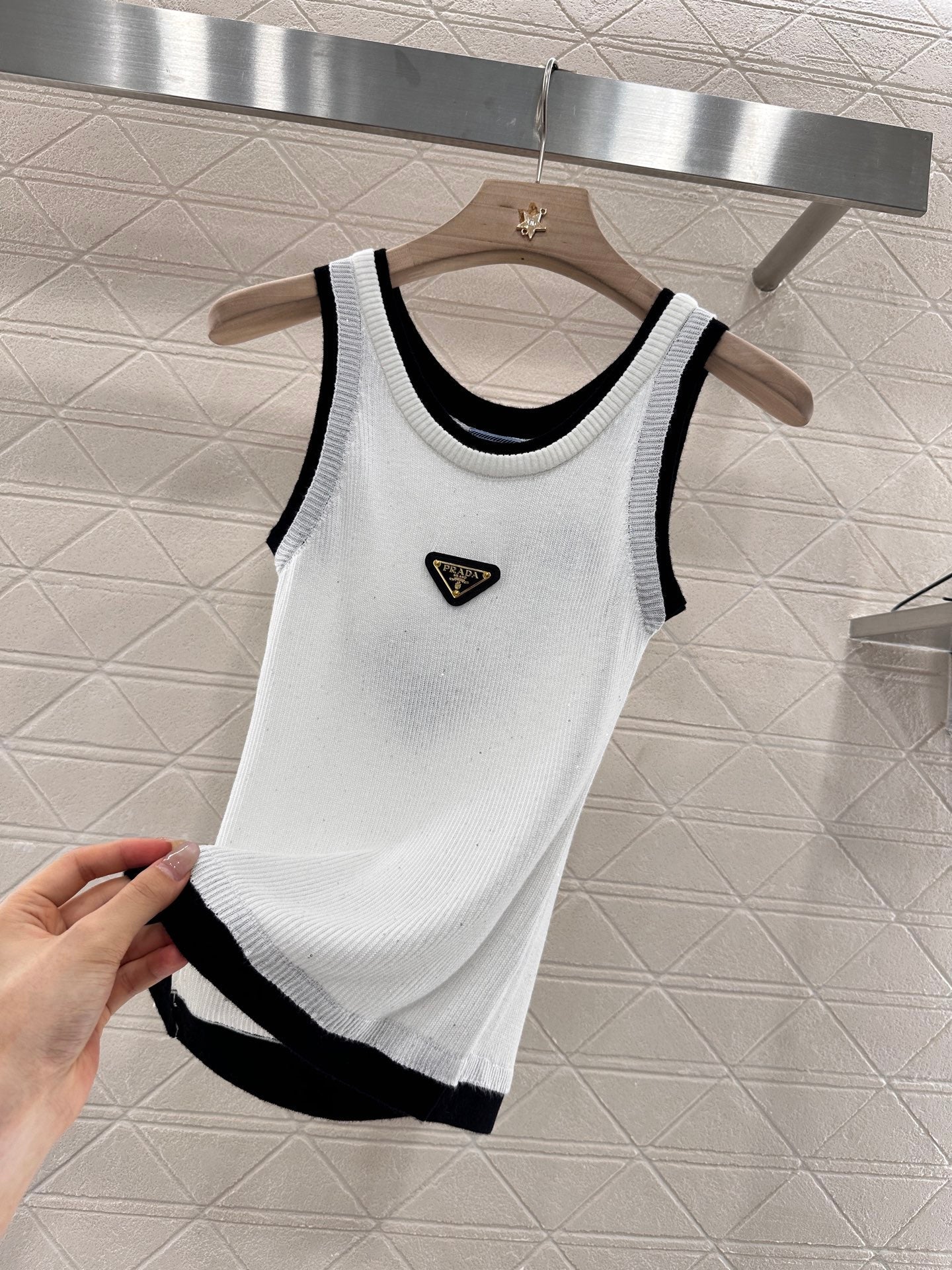 P 2025 new product Fake two-piece knitted vest