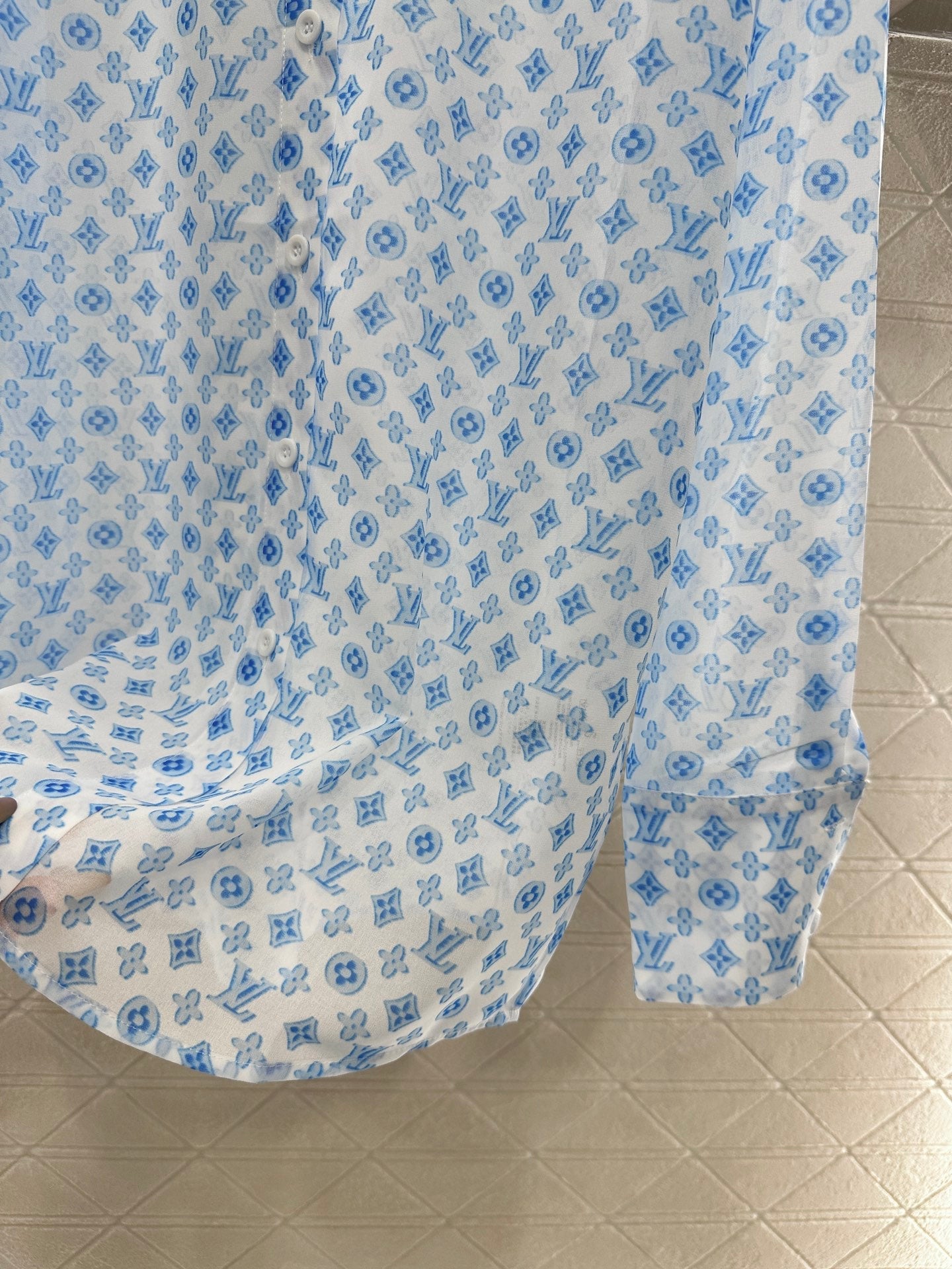 L*♥2025 new arrivals Printed silhouette shirt