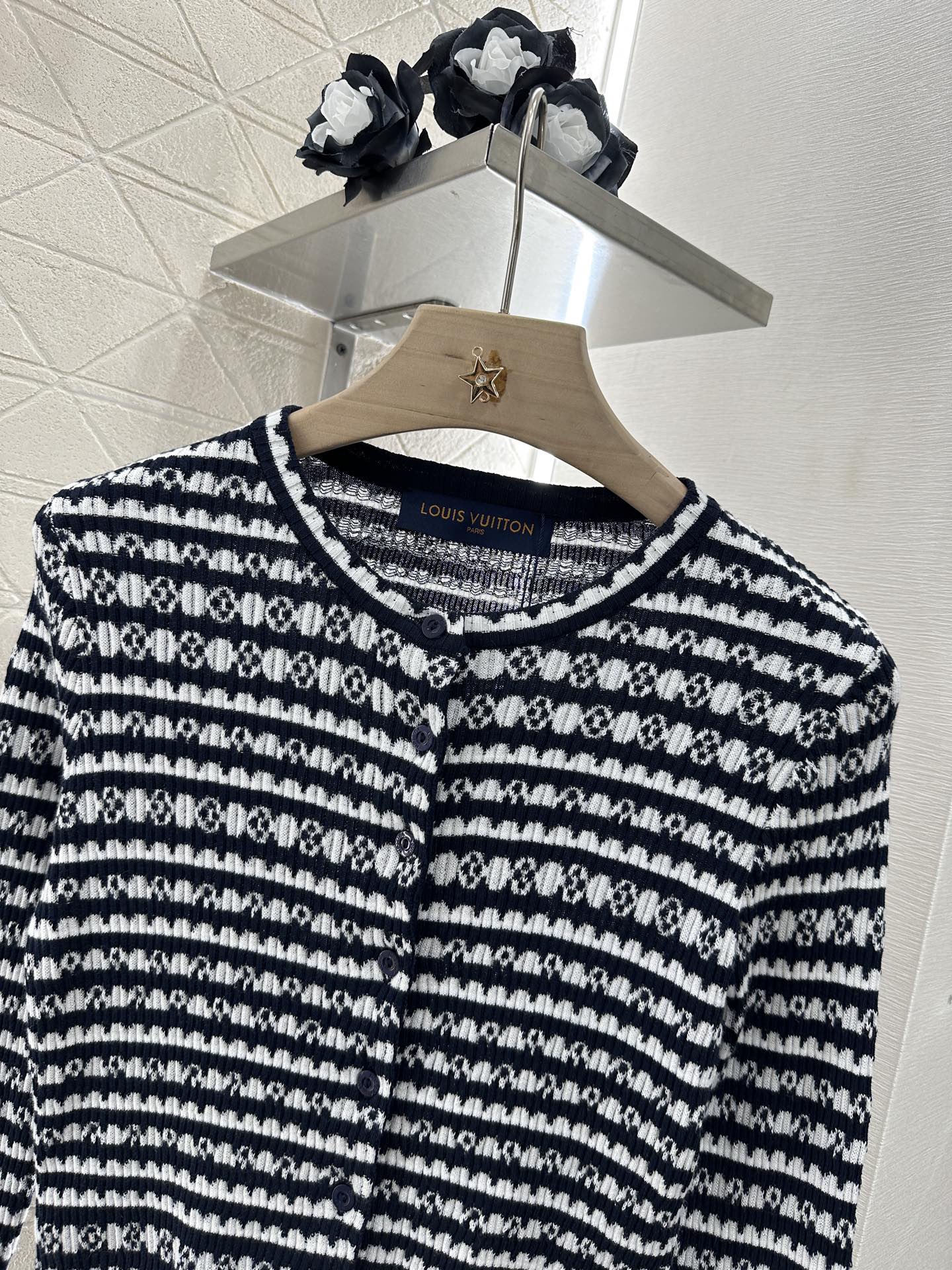L 2025 new products Knitted cardigan