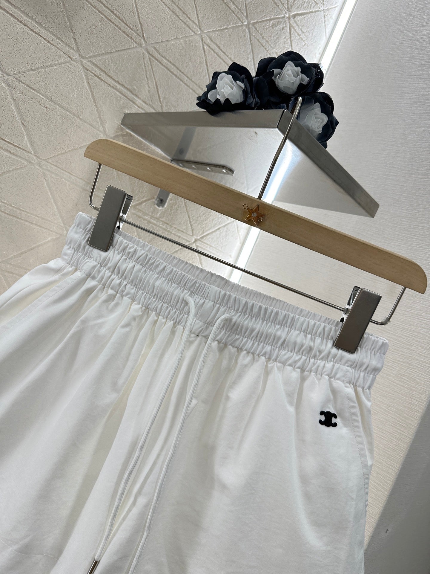 C New arrival Embroidered shorts