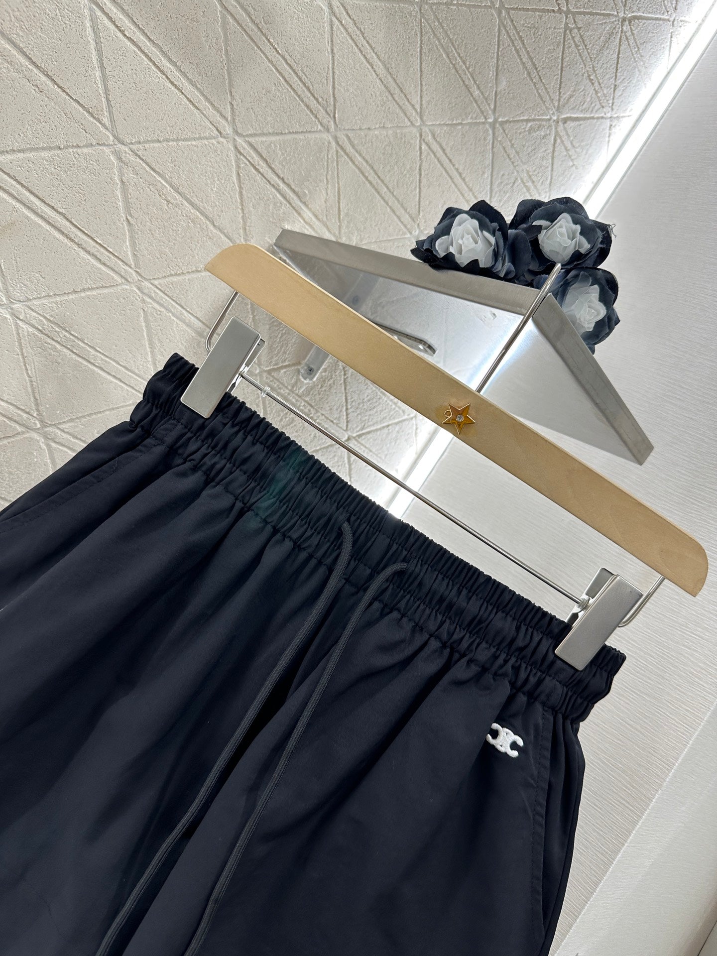 C New arrival Embroidered shorts