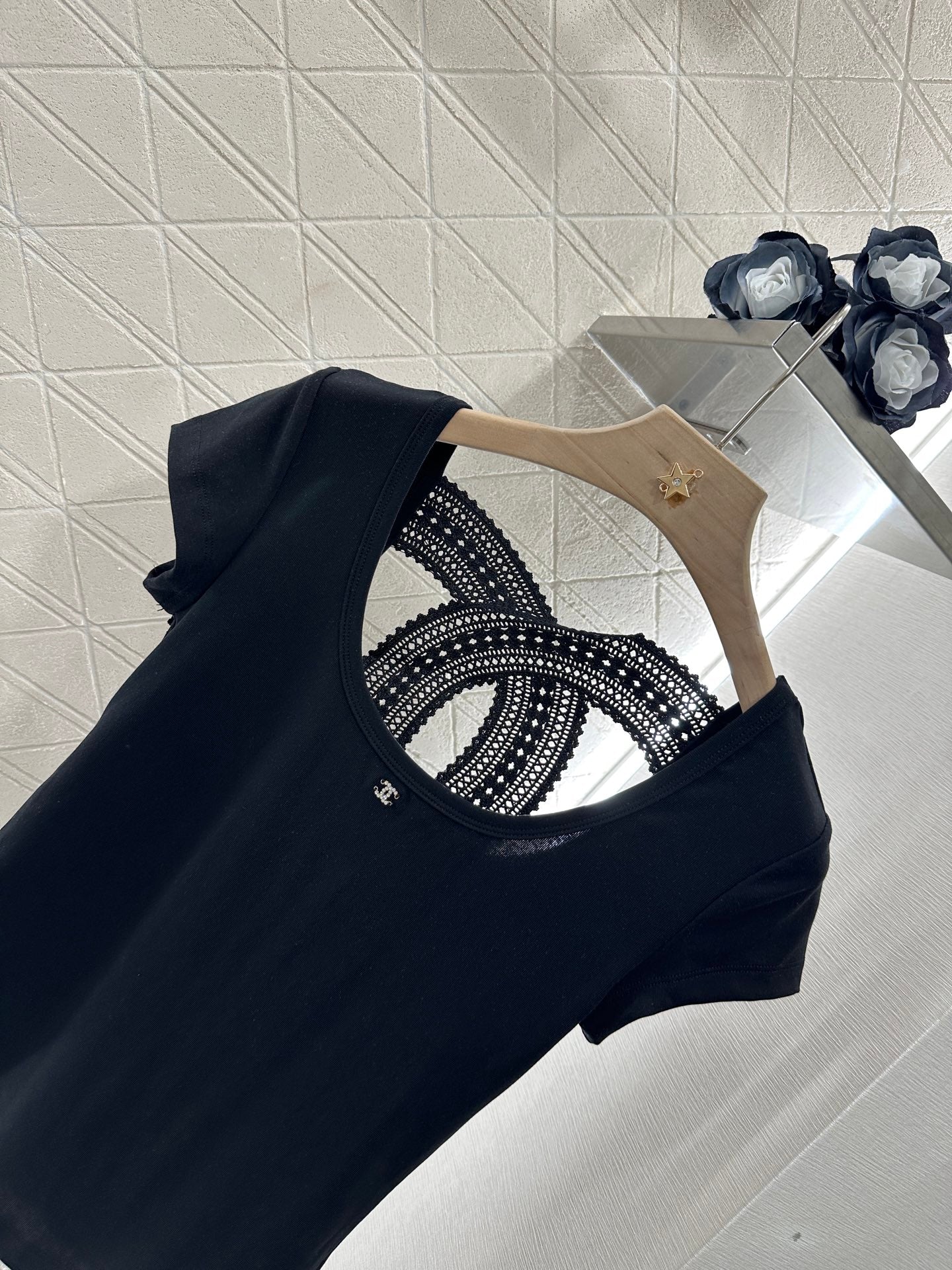 C*♥New product Hollow embroidered top