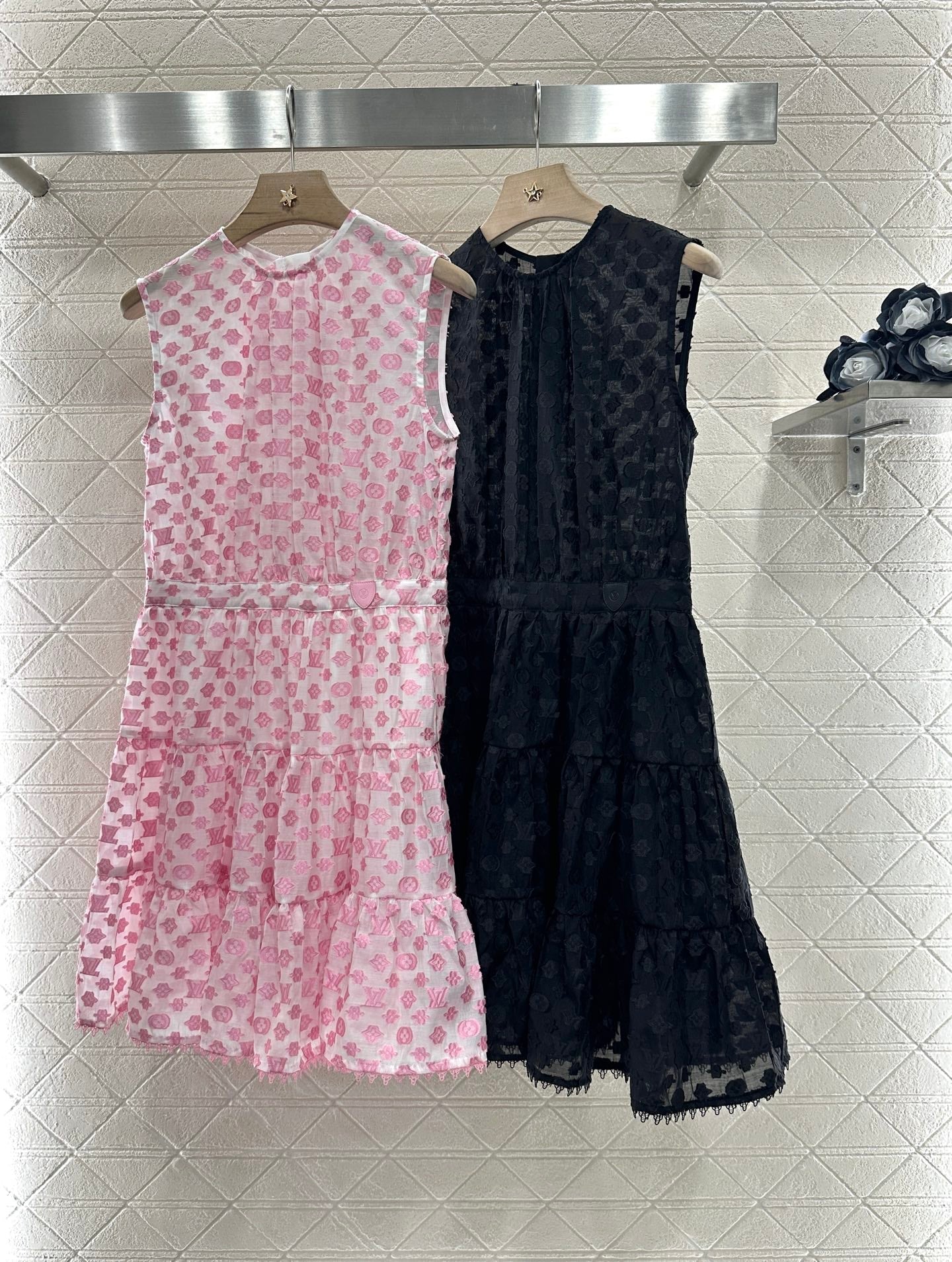 L 25 new products Sleeveless dress