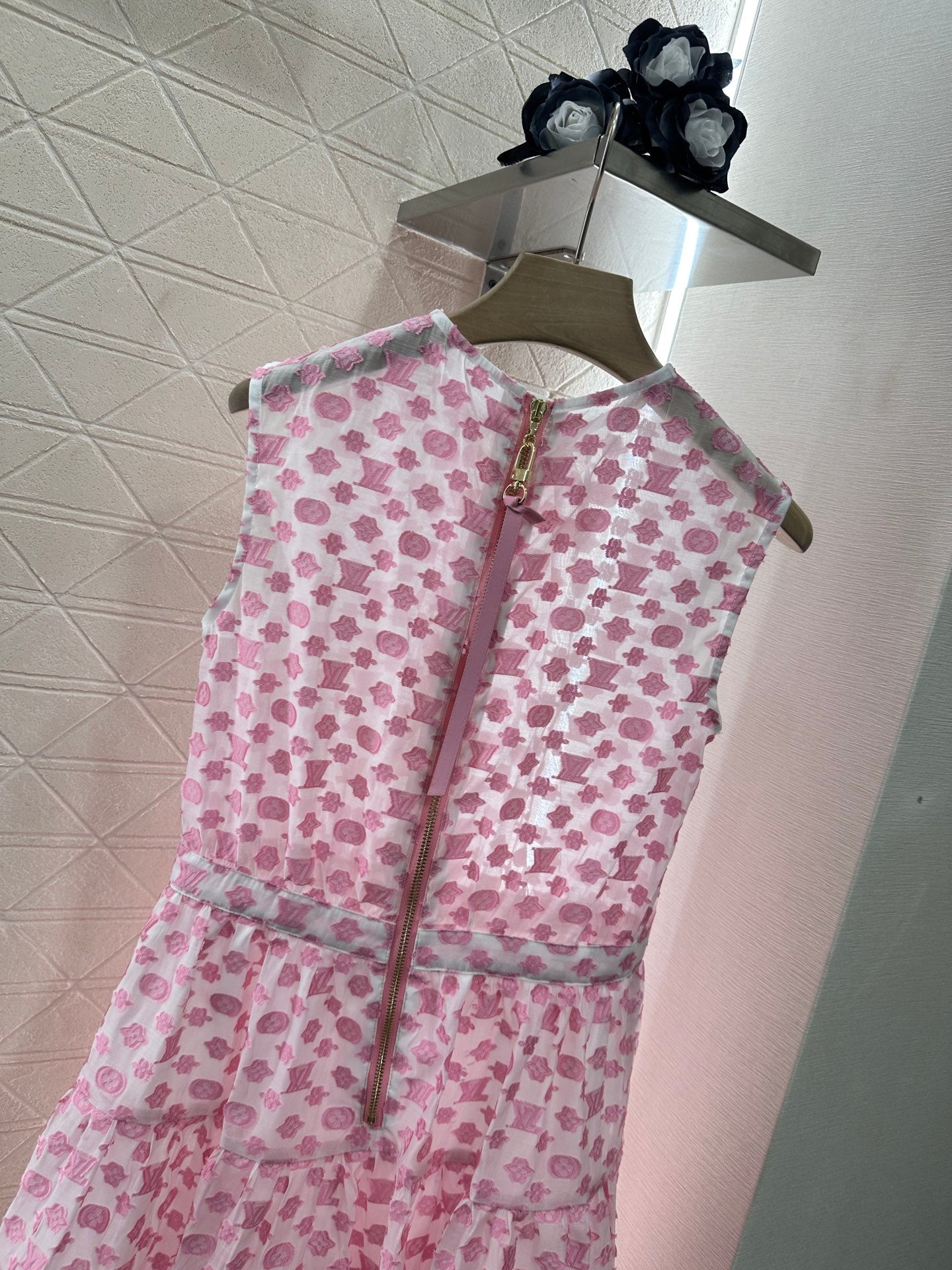 L 25 new products Sleeveless dress