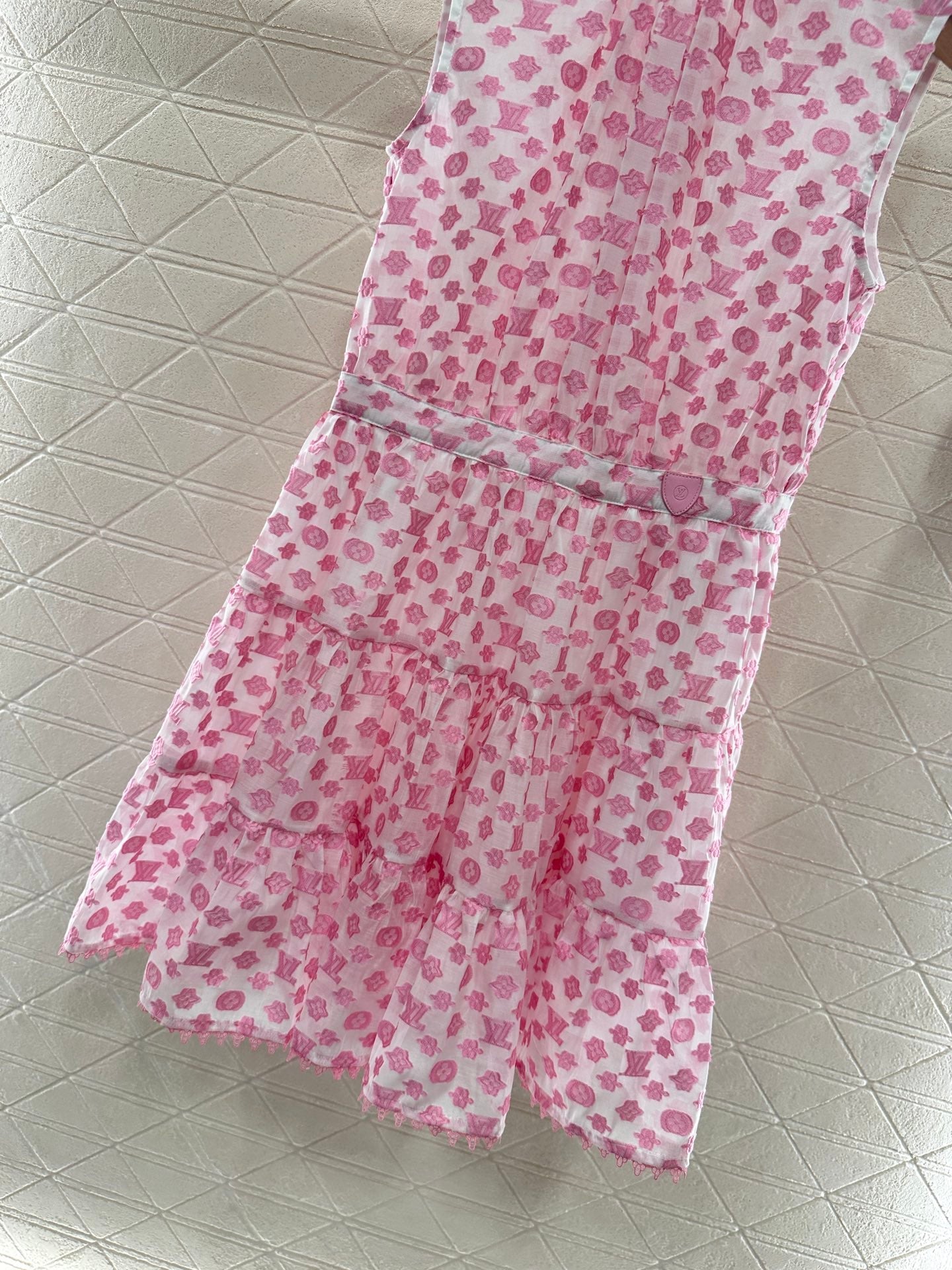 L 25 new products Sleeveless dress