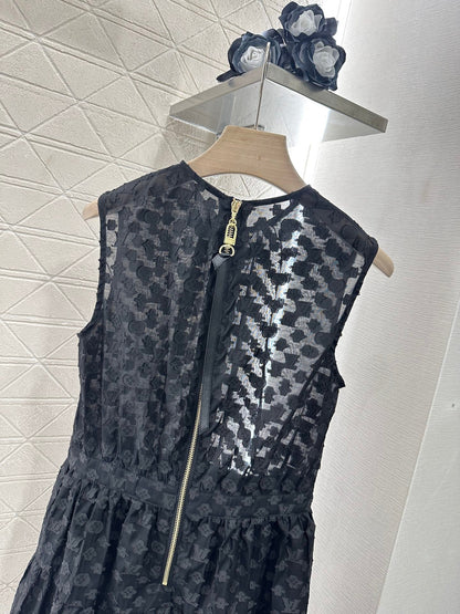L 25 new products Sleeveless dress