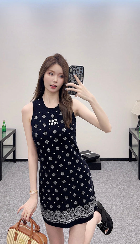M 2025 new product Knitted vest dress