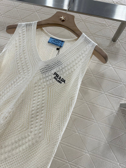 P 2025 new product Hollow knitted vest