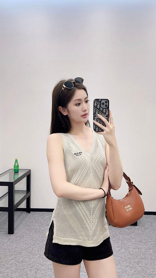 P 2025 new product Hollow knitted vest