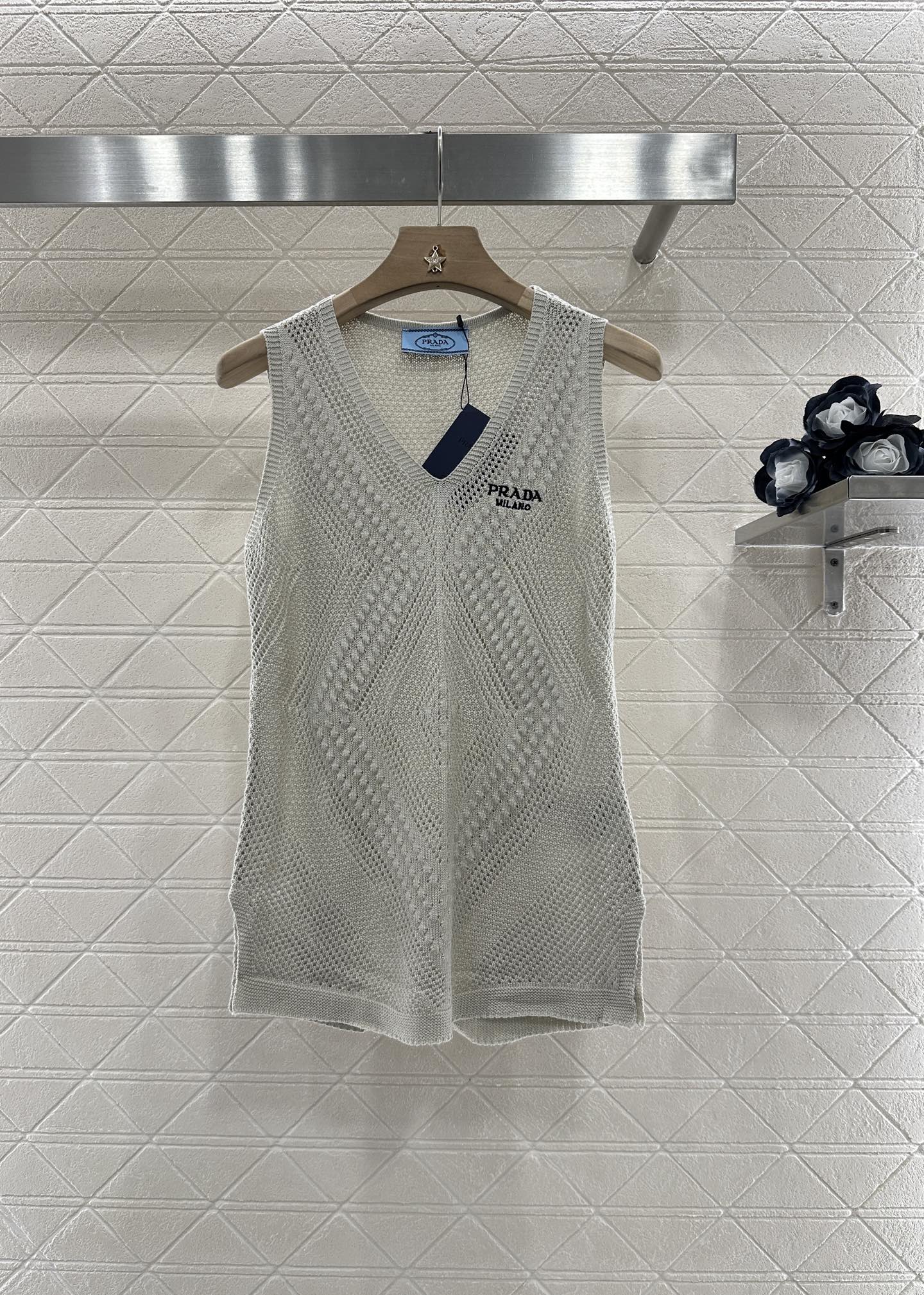 P 2025 new product Hollow knitted vest