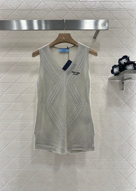 P 2025 new product Hollow knitted vest