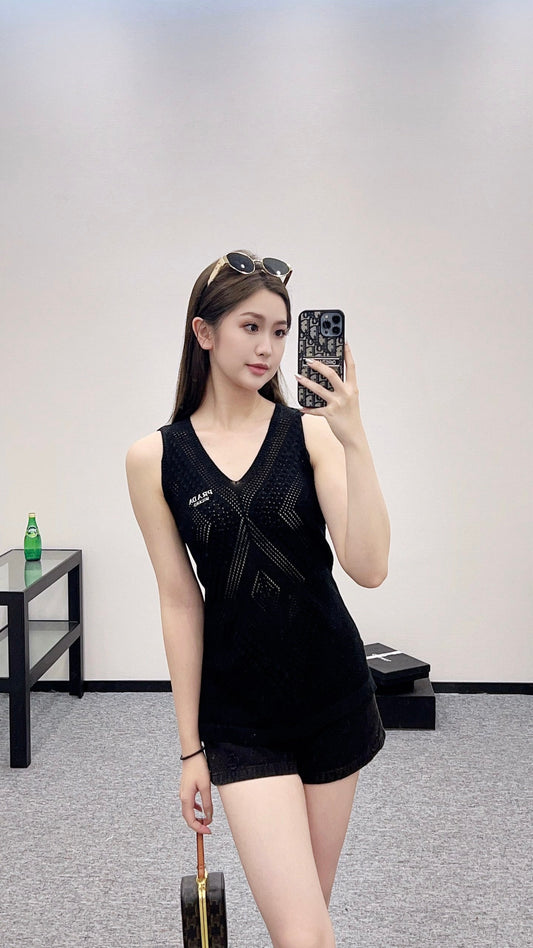 P 2025 new product Hollow knitted vest