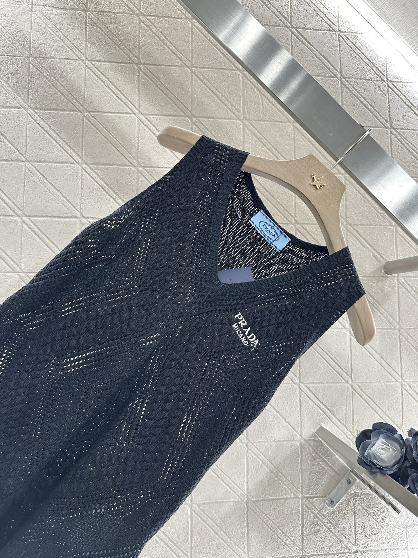 P 2025 new product Hollow knitted vest