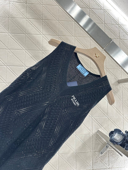 P 2025 new product Hollow knitted vest