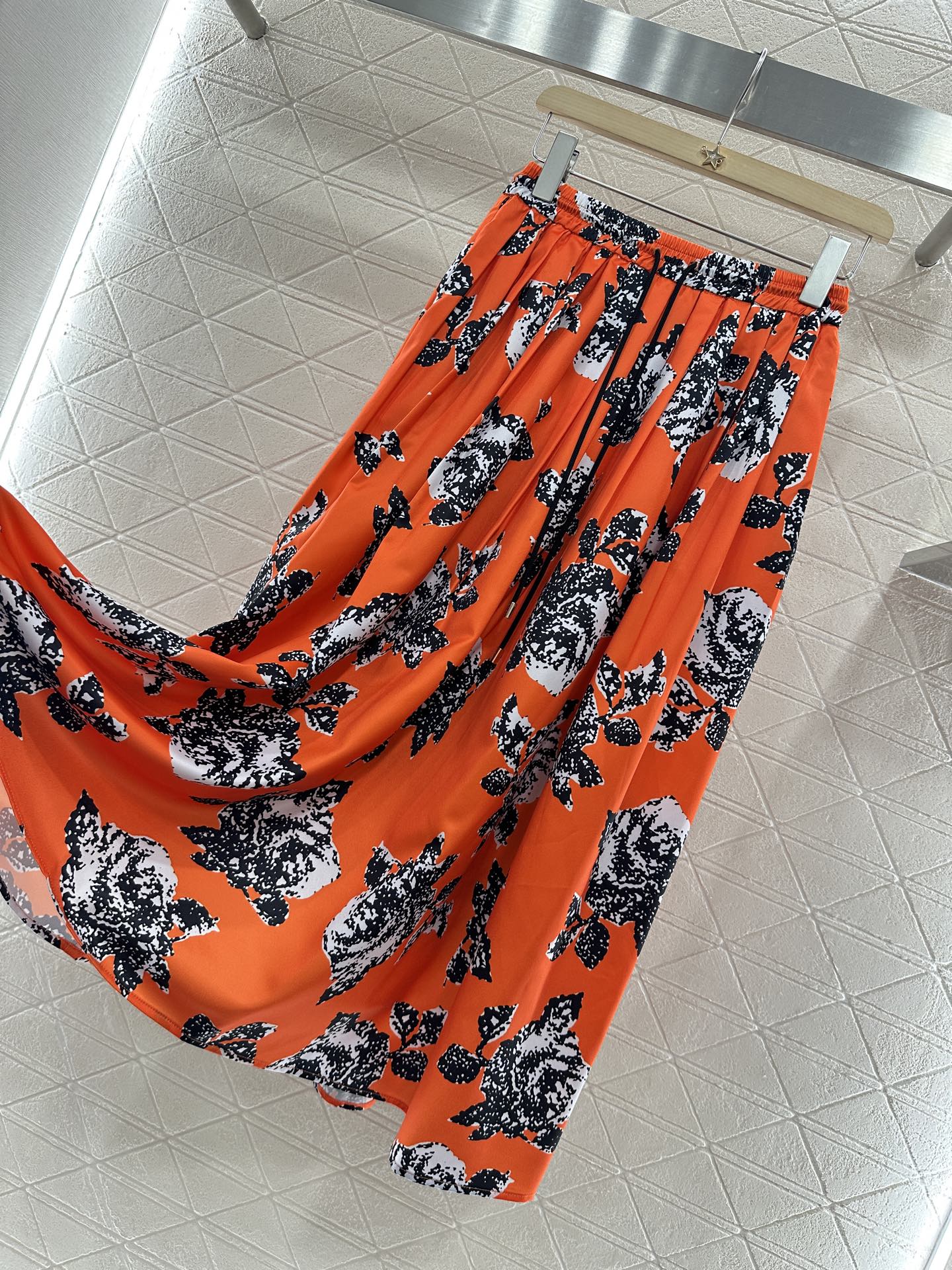 L 25 new product Elastic floral skirt