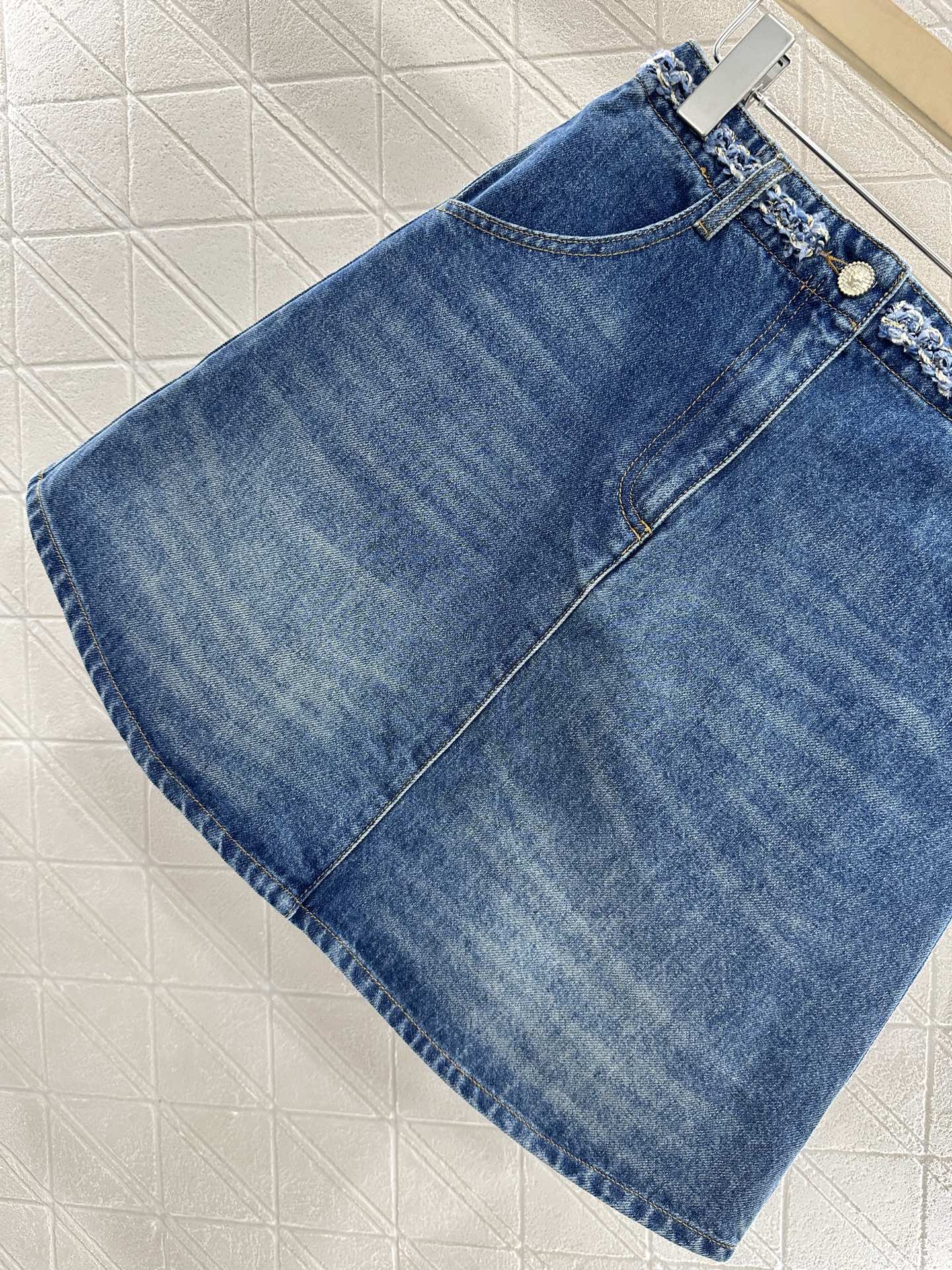 C 2025 new product Denim skirt with hem