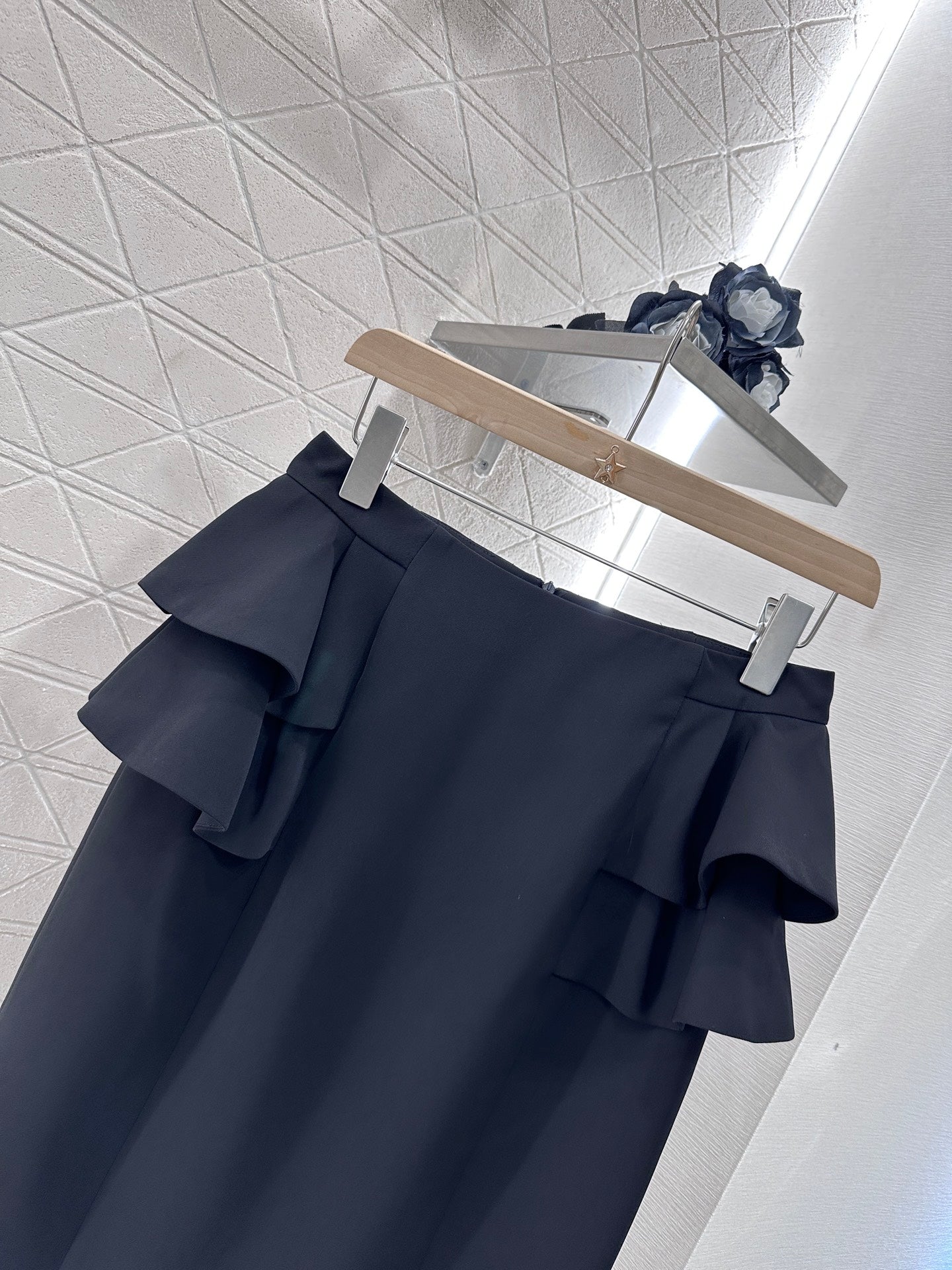 V 2025 new products Skirt suit