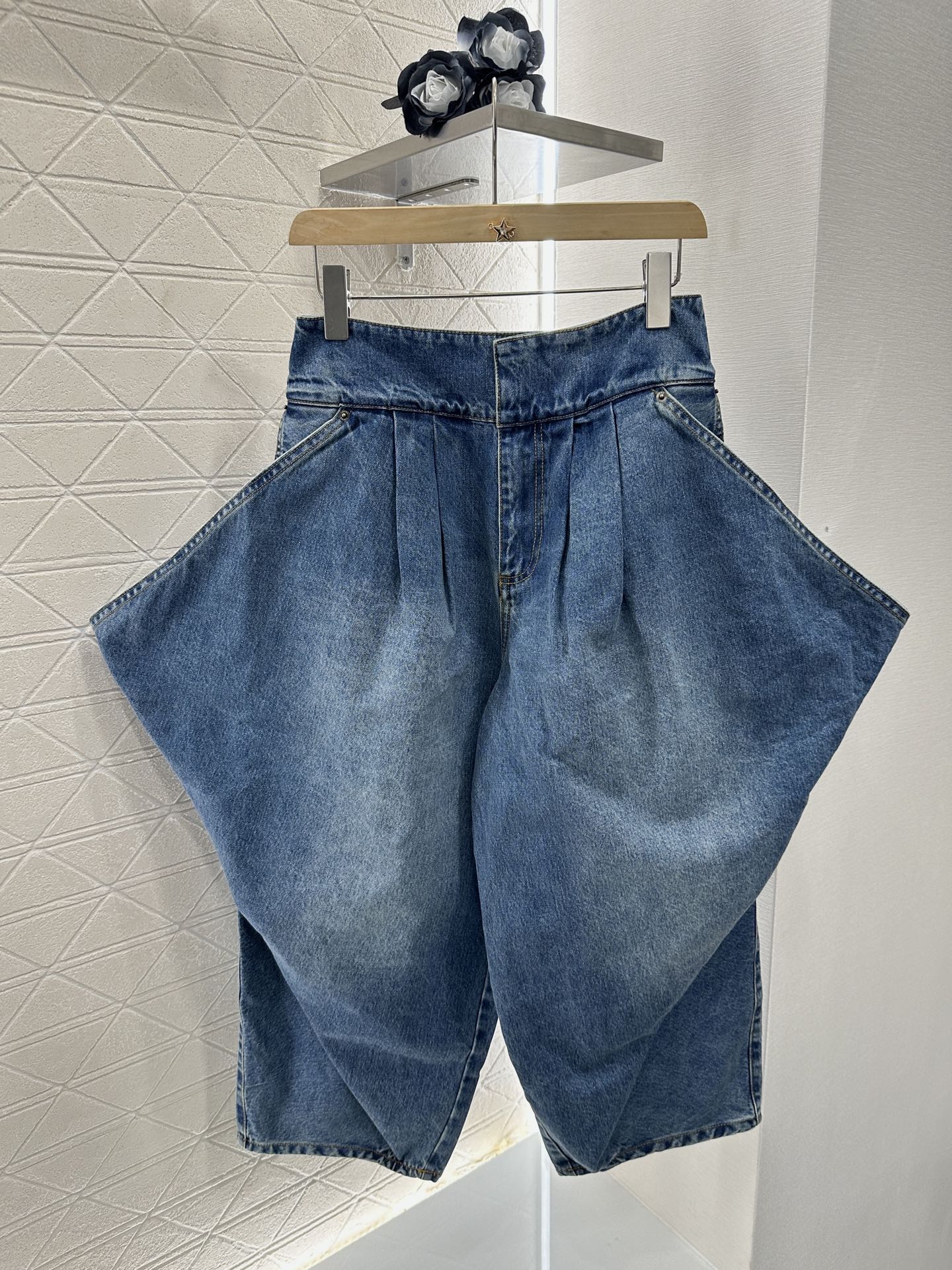 Lo 2025 new product Super cool denim cropped pants