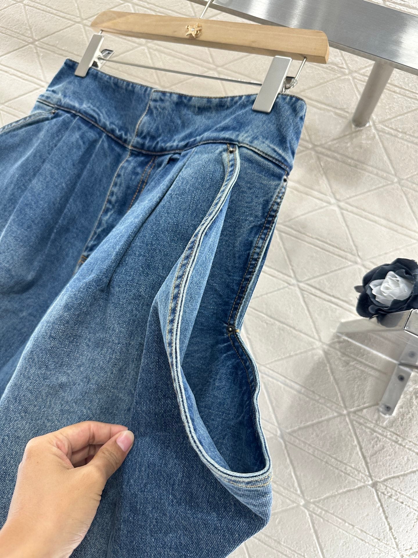 Lo 2025 new product Super cool denim cropped pants