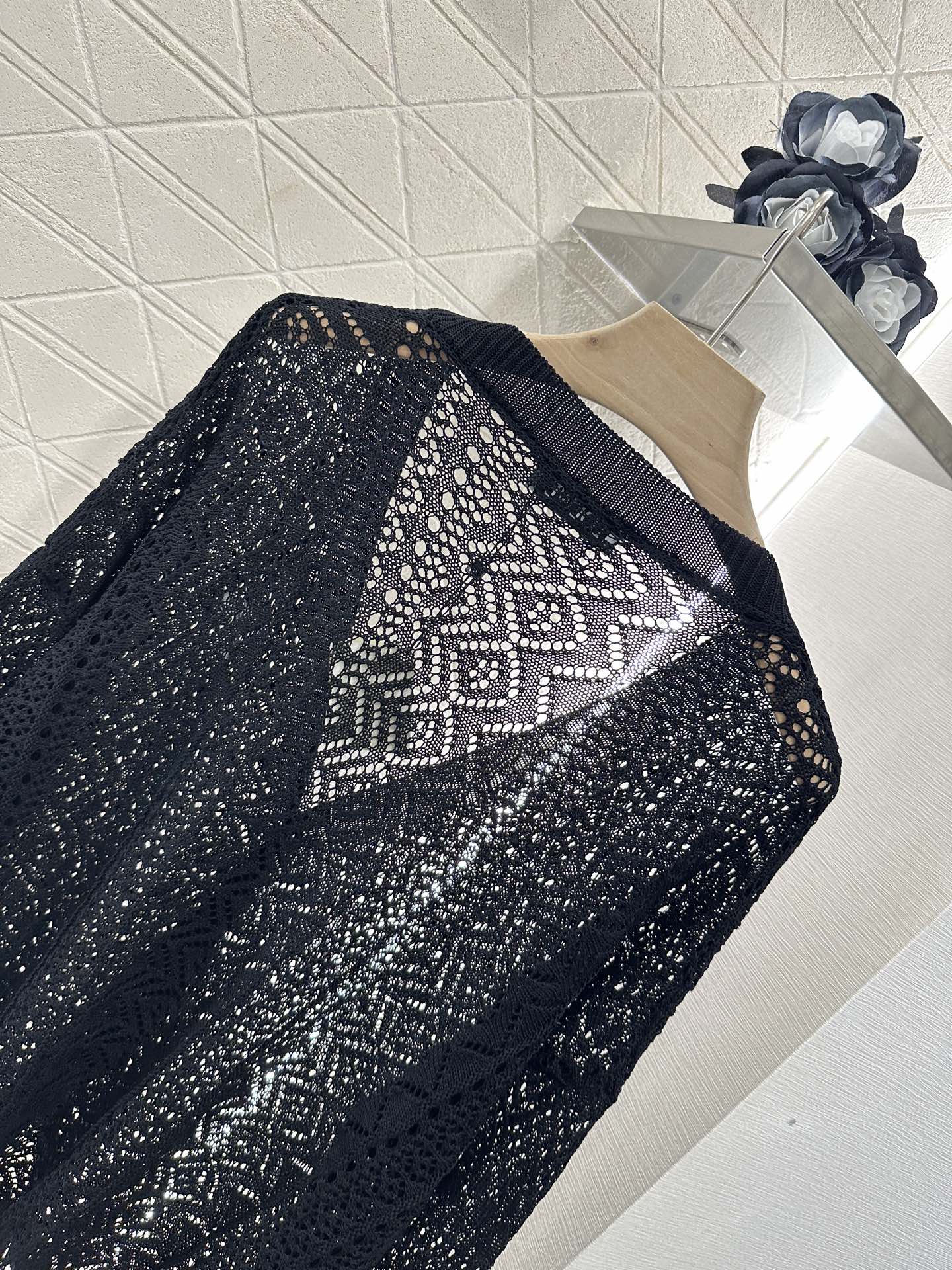 Lo 2025 new product Hollow cardigan and skirt set