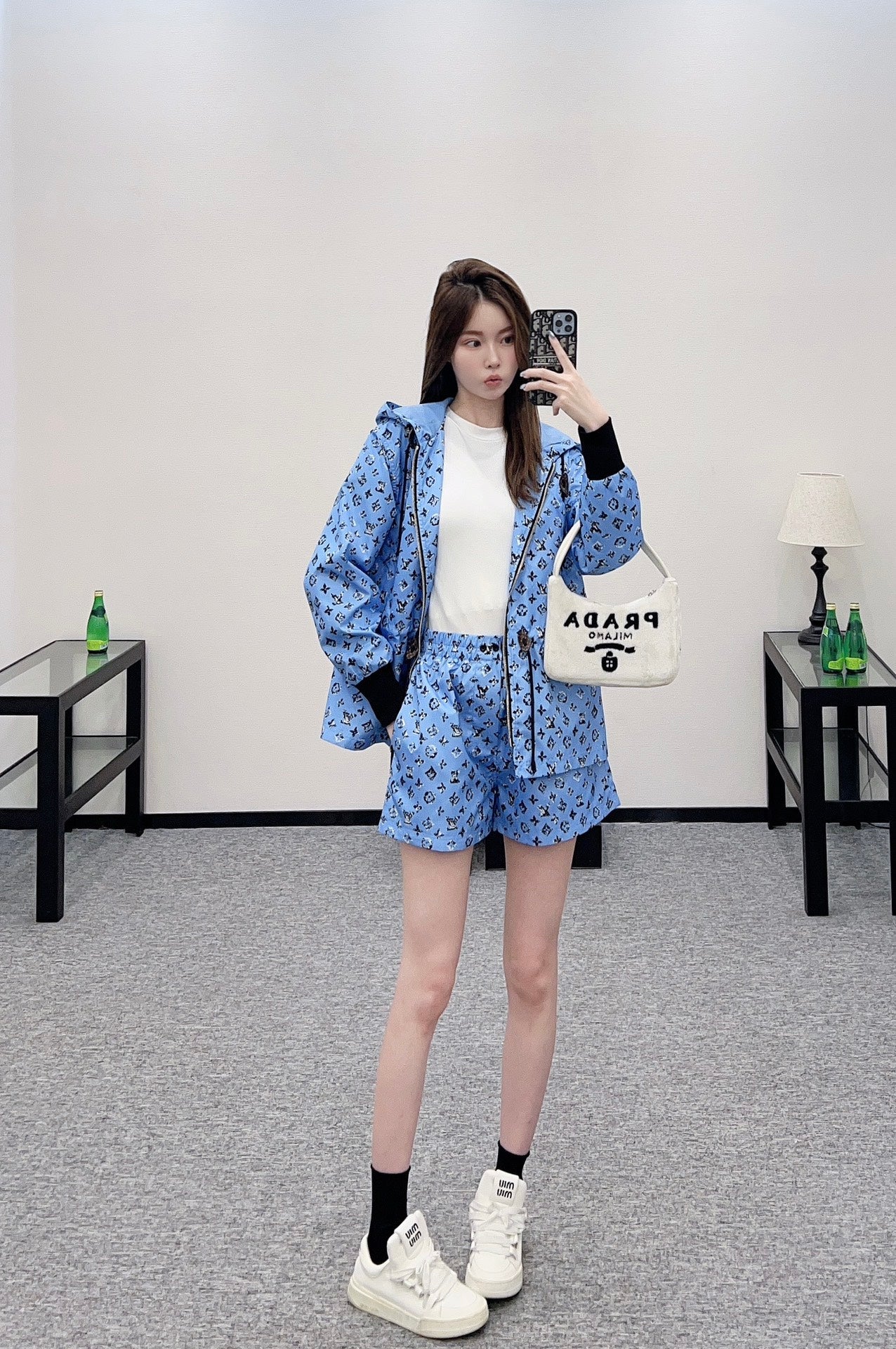 L New Arrival Hooded Jacket and Shorts Set