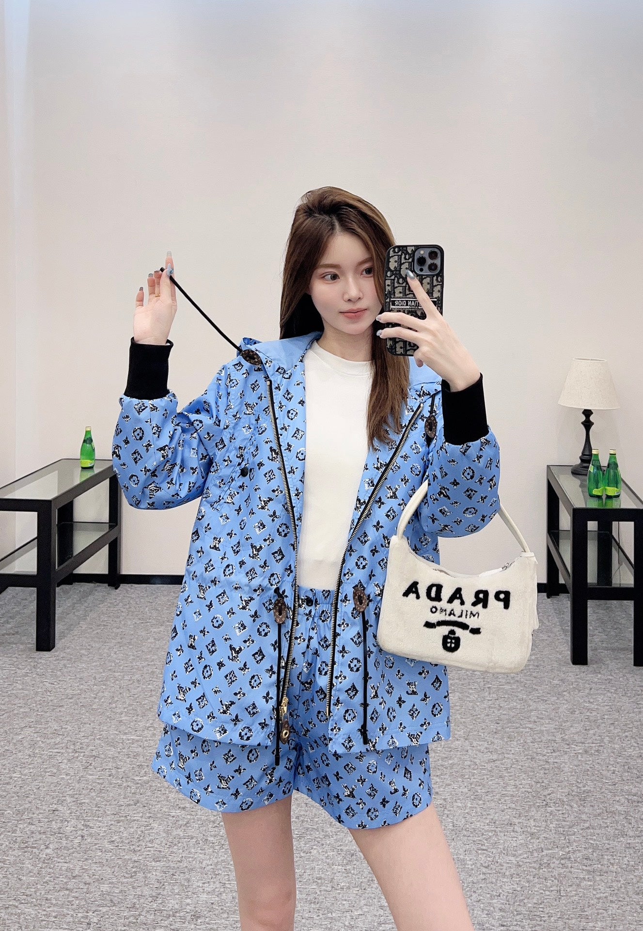 L New Arrival Hooded Jacket and Shorts Set